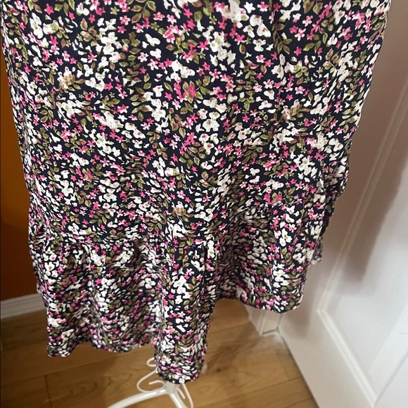 Ardene Duo Floral Asymmetrical Hem Ruffle Skirt and Basic Black Top - Size L - Picture 4 of 16